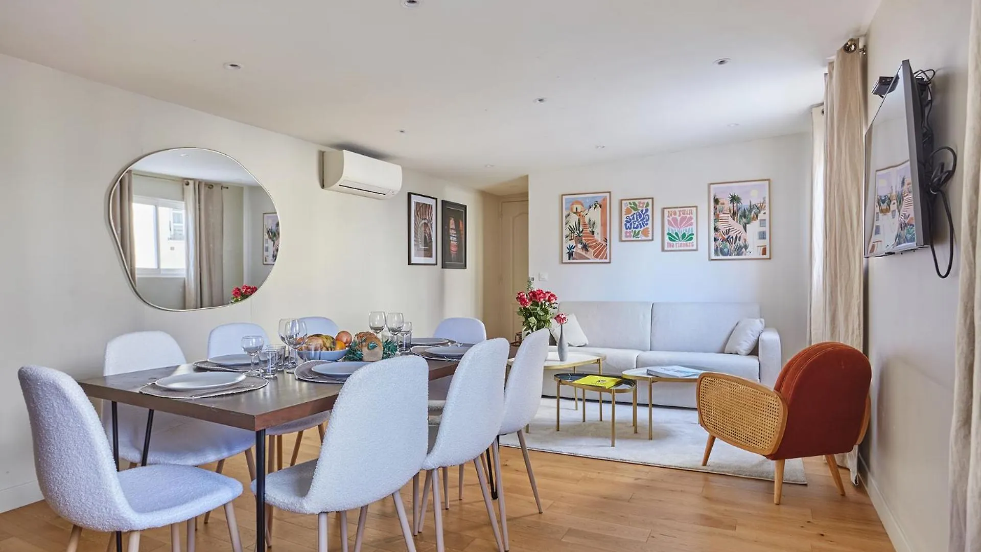 Apartment Center Of By Prestige Paris